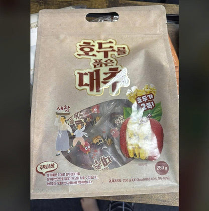 Táo Đỏ Kẹp Hạt Óc Chó HQ - 250gr - EXP 202707